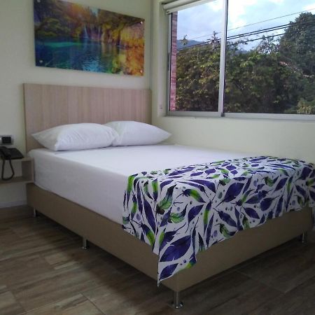 Hotel Boutique Street 50 Medellin Bagian luar foto